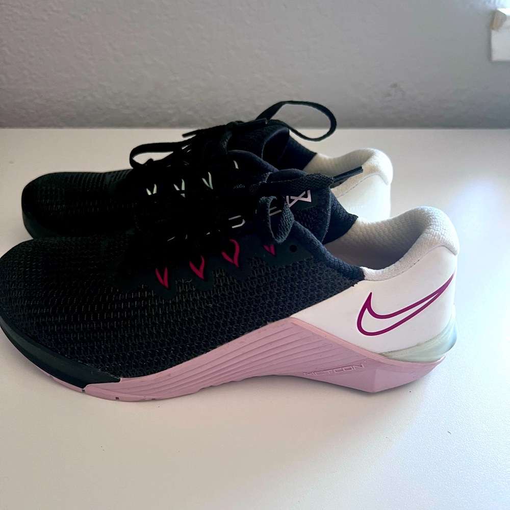 Great Condition Nike Metcon - RS001RB Cross-training shoe (red and black)